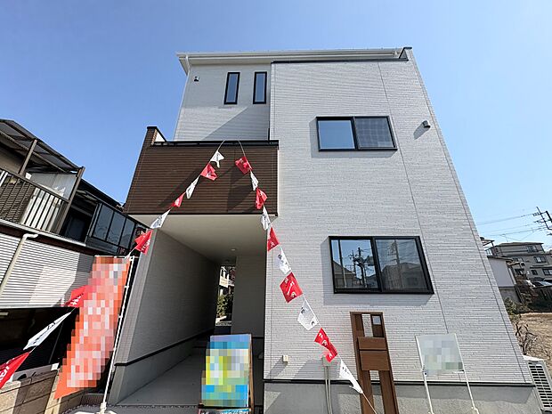 周辺施設が充実しており、子育て世帯にやさしい住環境です。