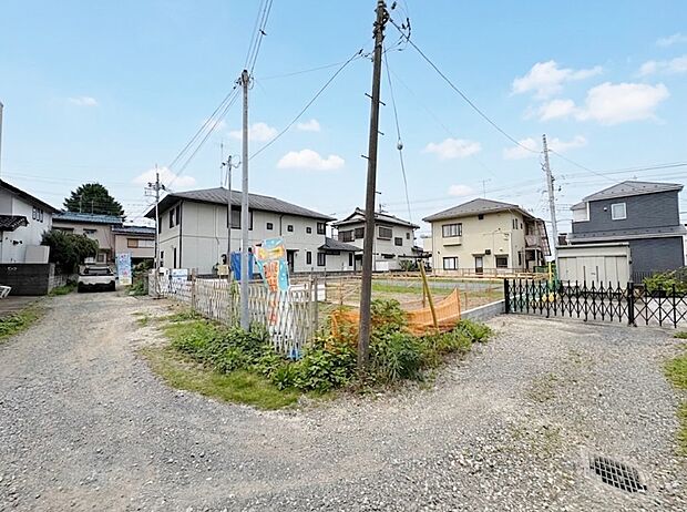 指扇駅徒歩9分の立地。小・中学校まで徒歩10分以内でお子様の通学も安心です。(令和8年8月撮影)