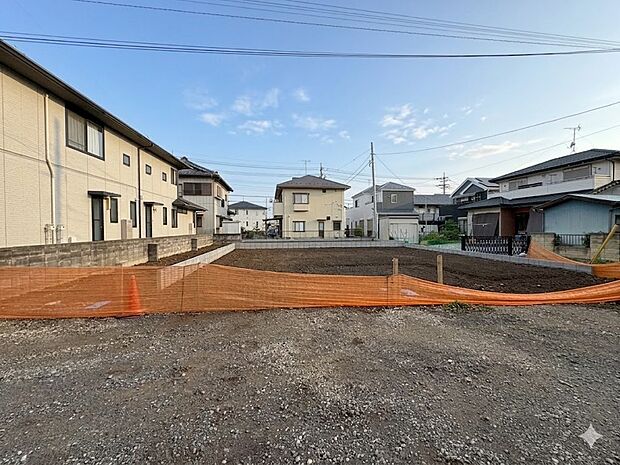 ゆとりあるLDK20.4帖。南東向きで明るい空間です。(令和8年5月 撮影)