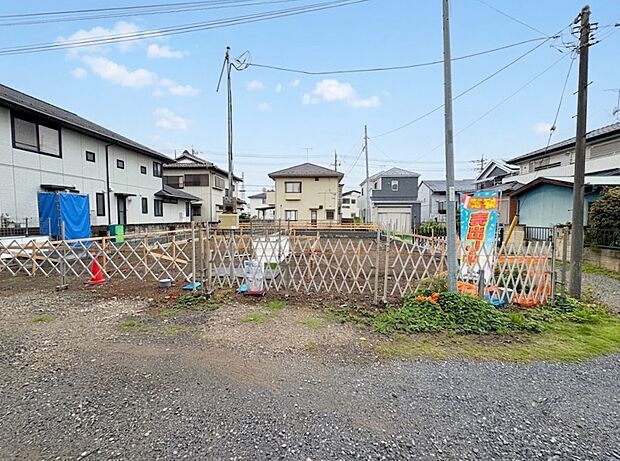 ゆとりあるLDK20.4帖。南東向きで明るい空間です。(令和8年6月 撮影)