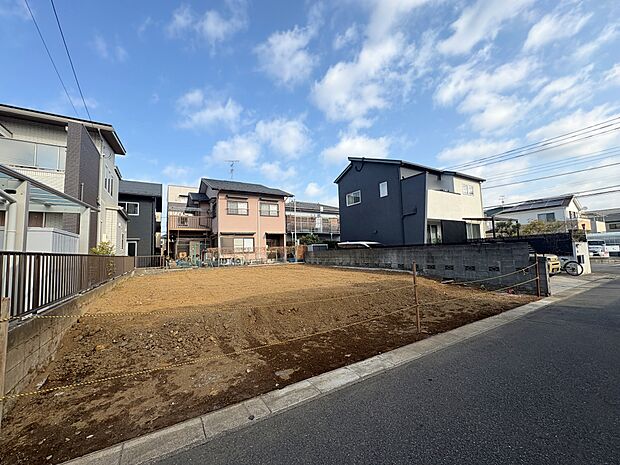 LDK広々20帖。プライバシーに配慮した2階リビング設計。(令和8年2月 撮影)
