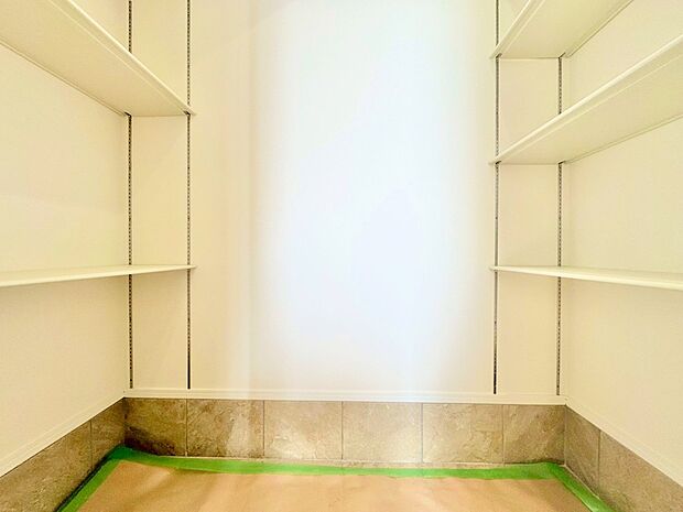 これだけたっぷりの収納があれば、靴が散らかることはなさそうですね。