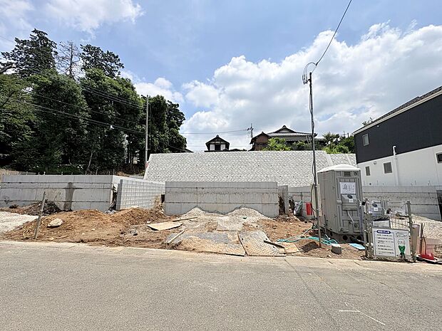 小学校まで徒歩6分でお子様の通学も安心です。(令和8年6月 撮影)