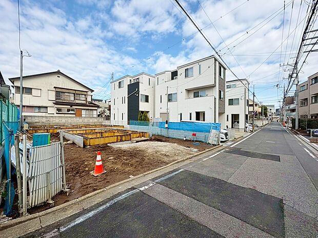 周辺環境とのコラボレーションにより明るい空間を演出。(令和8年3月 撮影)
