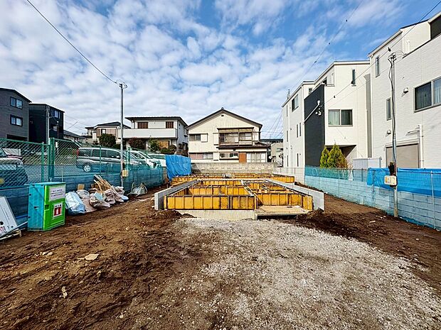 2階リビングのレイアウトは空間を開放的に見せてくれます。(令和8年3月 撮影)