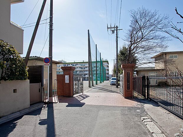 白幡中学校まで約700m