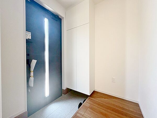 「行ってきます」と「ただいま」はこの玄関から始まります。