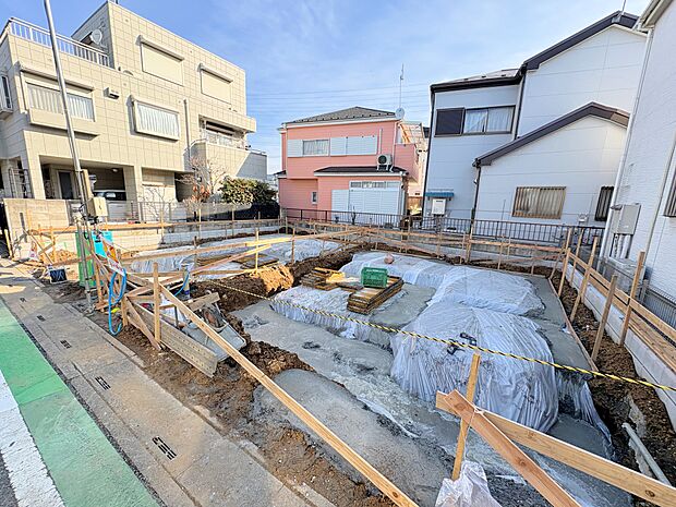 2階と3階にバルコニーを設け、お洗濯物が多い日でも安心です。(令和8年3月 撮影)