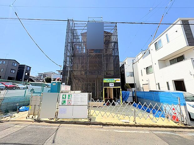バルコニーを二面確保しています。採光に富んだ設計で明るい空間を演出。(令和8年4月 撮影)