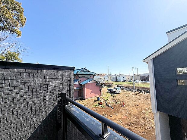 周囲は落ち着いた住宅地で、穏やかな日々を堪能いただけます。