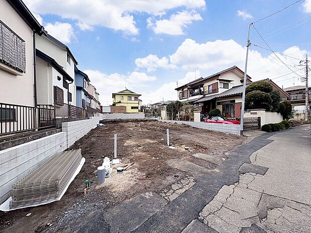 15帖のLDK横には続き間の6帖洋室を備えた人気の間取りです。(令和8年3月 撮影)