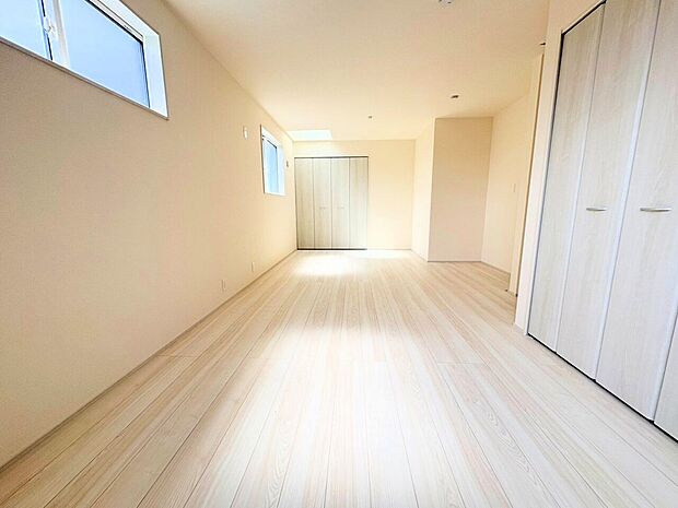 心から寛げる寝室で心地よいひと時を楽しめます。