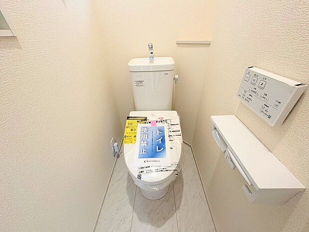 白を基調に飽きのこない空間は、質感豊かな仕上がりです。