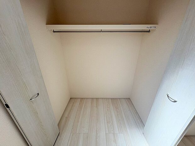 奥行きのあるクローゼットを採用しました。