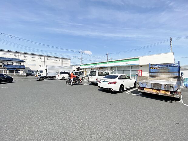 ファミリーマート 鳩ヶ谷八幡木店まで約400m