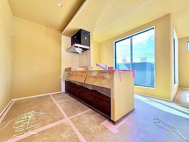 会話の弾むキッチンは自然とご家族の中心に。(令和8年3月 撮影)