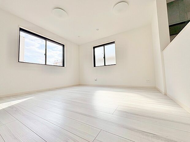 ワンフロアにリビング・ダイニング・キッチンが緩やかに繋がります。