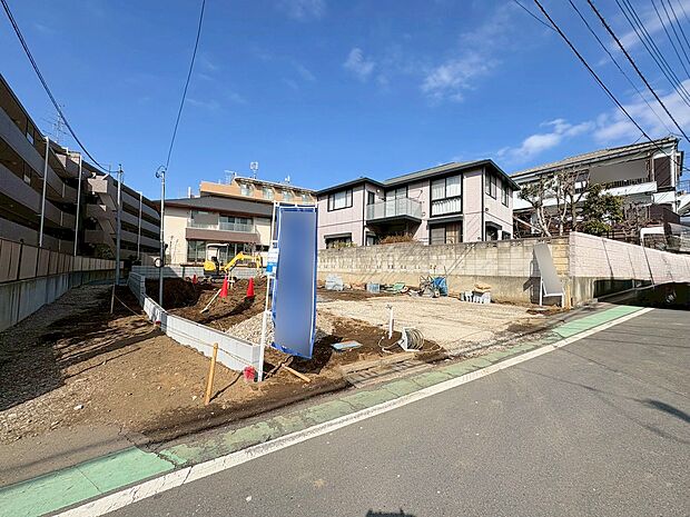 雨や風、雪などから車を守ってくれるビルトインガレージを採用。(令和8年3月 撮影)