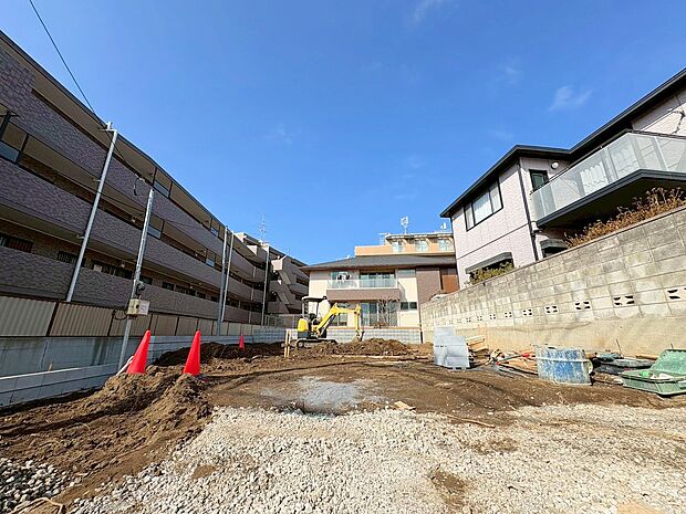 いつまでも輝き続けて、いつしか街の風景に溶け込んでいきます。(令和8年3月 撮影)