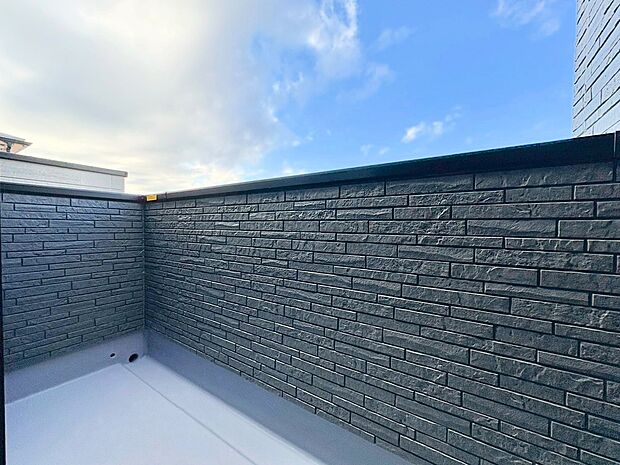 バルコニーを2か所設けており、洗濯物が多い日も安心です。