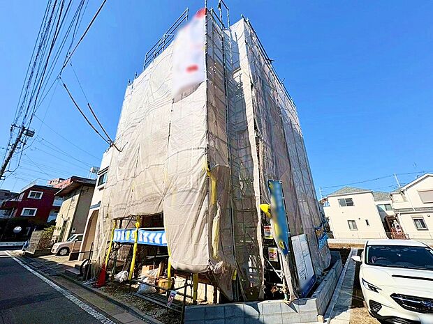 2階に設けたLDKは空間を明るく照らすことのできるバルコニーに面した間取り。(令和8年3月 撮影)