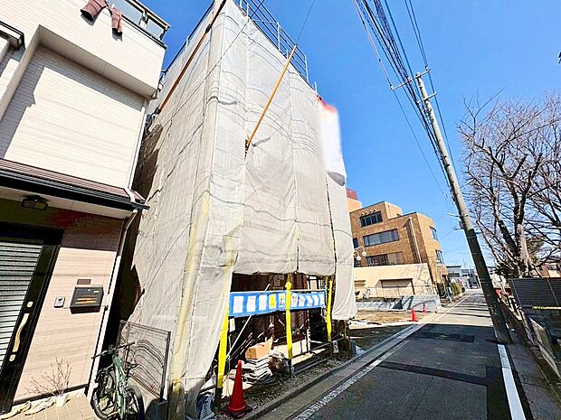 くつろぐ方とお料理をされる方の一体感を重視した対面式キッチンを採用。(令和8年3月 撮影)