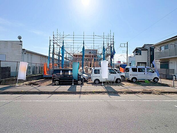 カースペースにへ並列で2台駐車可能です。(令和8年3月 撮影)