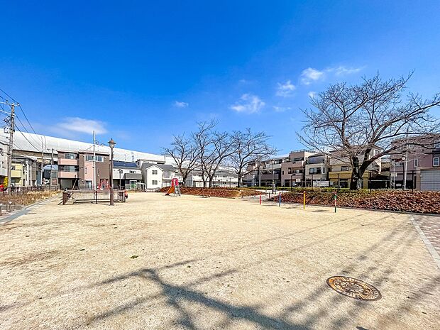 根岸さくら公園まで約303m