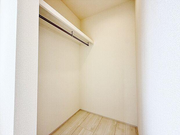 季節別に衣類を保管できるWICなら、面倒な衣替えの手間も省けます。