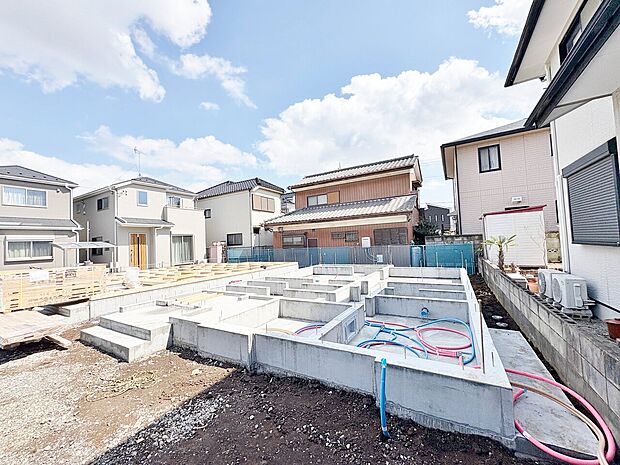 周辺環境とのコラボレーションにより明るい空間を演出。(令和8年3月 撮影)