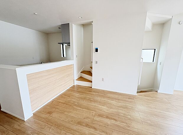 家族とのコミュニケーションを楽しめる対面キッチン。