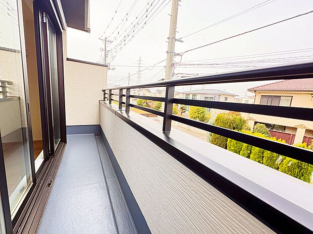 バルコニーに出た時、頬をなでる優しい風を感じます。