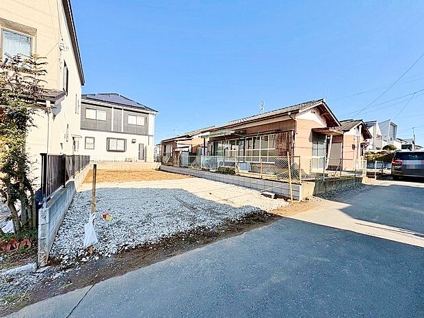 カースペースには並列で2台駐車可能です。(令和8年3月 撮影)