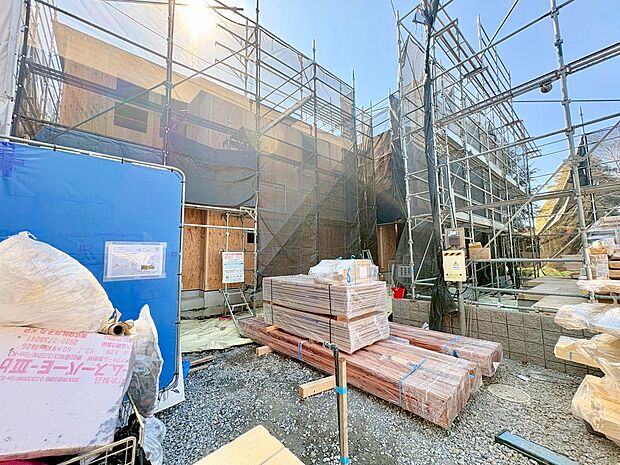 洗練されたデザインの外観が街並みに彩りを演出します。(令和8年3月 撮影)