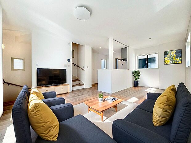 LDK15.9帖。採光通風を確保した心地よいリビング空間を2階に設けました。※現況の物件写真にCGによる画像処理済み