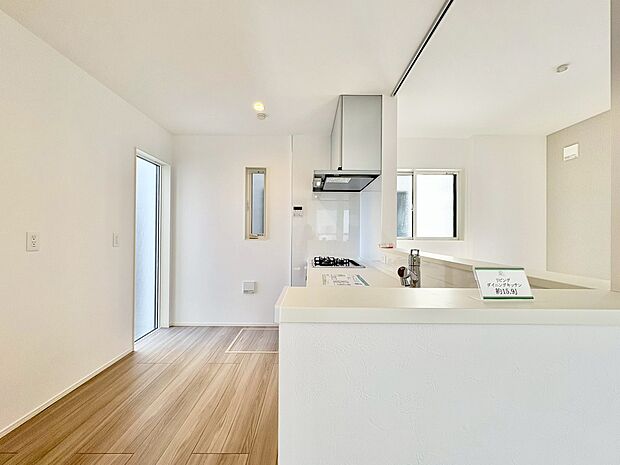 ここにはみんなが集い、食事と楽しい会話が始まる。