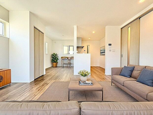 豊かな光と風を運んでくれるわが家自慢の場所。※現況の物件写真に、CGによる画像処理がされています。