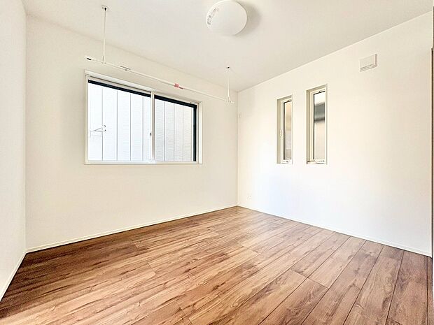 5.2帖の1階納戸です。居室としても使える空間。