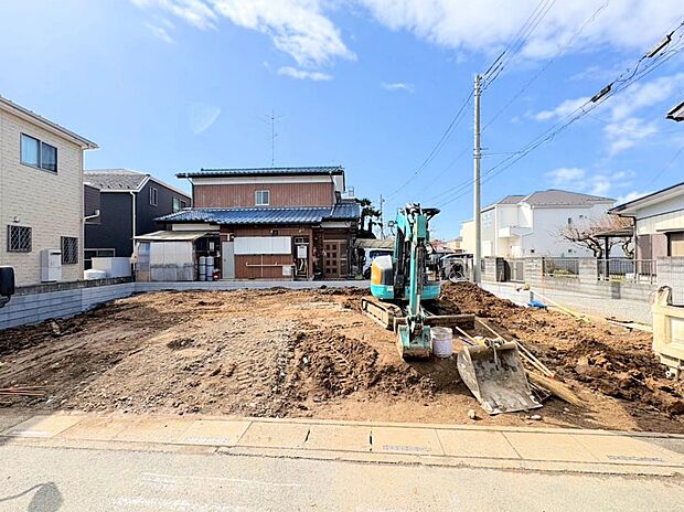 リビング横には続き間の洋風和室を設けたゆとりある間取りです。(令和8年3月 撮影)