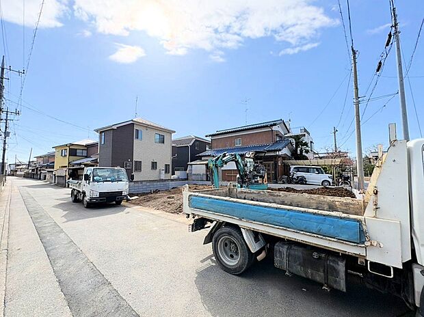 二部屋から行き来できるワイドバルコニーを採用しました。(令和8年3月 撮影)