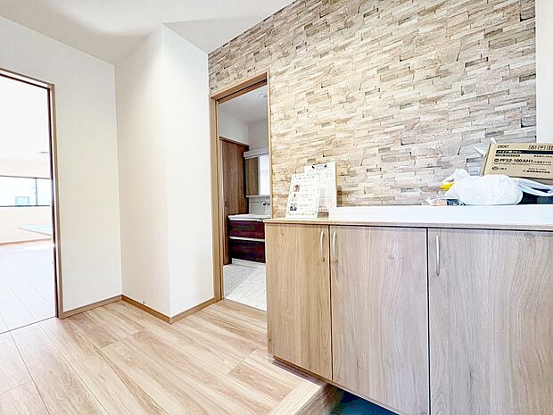 季飾のお花やグリーンを飾ってマイホームを創り上げてください。