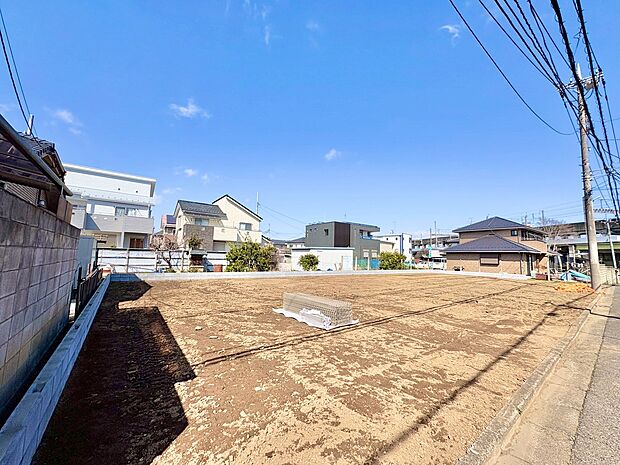 リビングと続き間洋室のある使い勝手の良い設計。(令和8年3月 撮影)