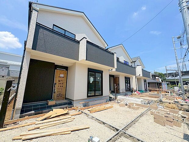 19.5帖の広々としたLDKには便利なパントリー収納を設けました。(令和8年6月 撮影)