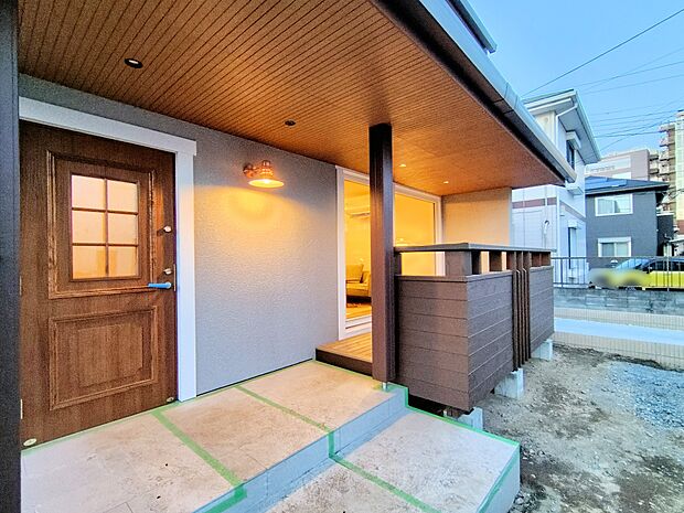 家のシンボルともいえる玄関は訪れる人を魅了します。(令和8年3月 撮影)