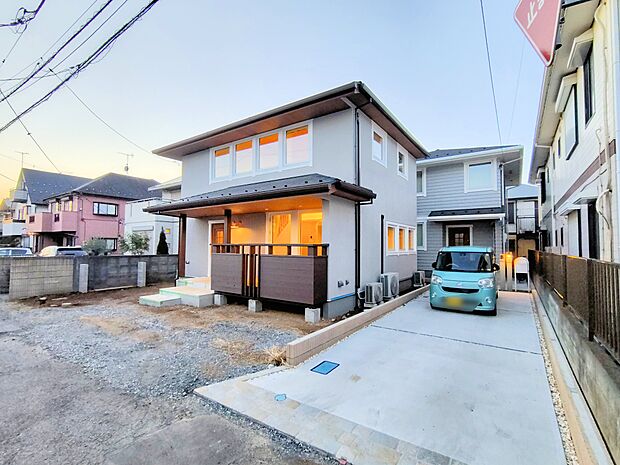 カースペースはゆったり2台駐車可能です。(令和8年3月 撮影)