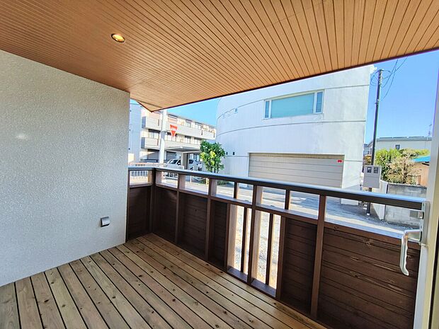 通風・採光にも優れ、心地よい光と風があふれています。