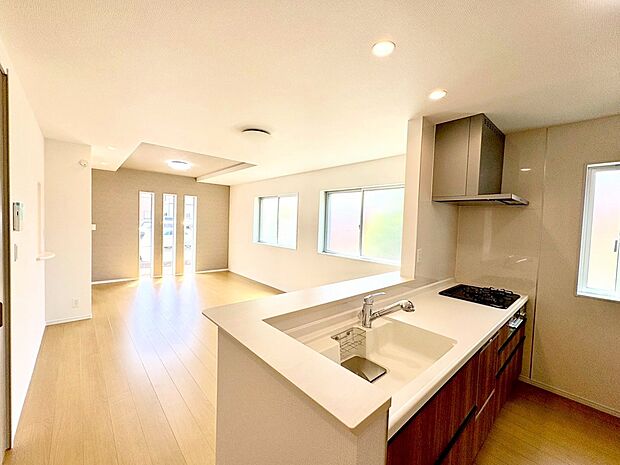 コミュニケーションを楽しめる対面式キッチンなら会話も弾みそう。