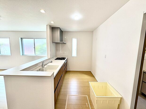 こだわり抜いたキッチンは居心地の良さだけでなく、統一感ある空間に仕上げました。