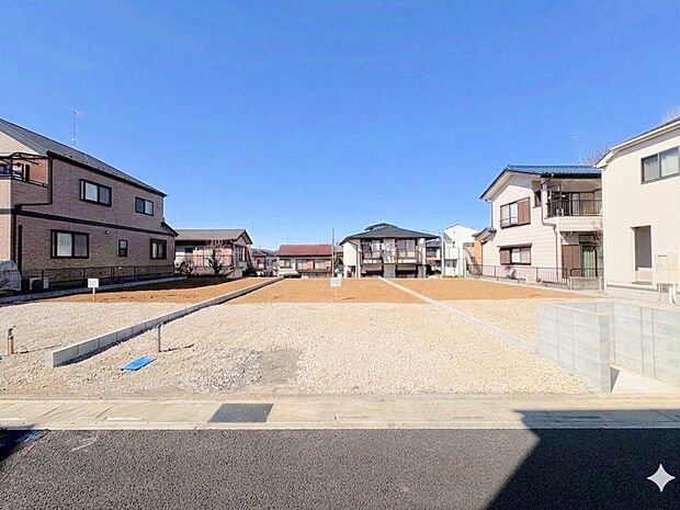 小・中学校まで近く、スーパーやコンビニが徒歩10分圏内にございます。