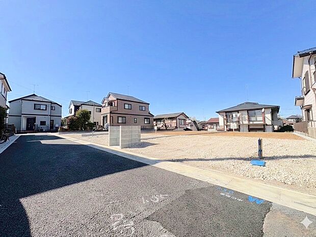 敷地面積は広々40坪以上、建築条件付きの売地です。